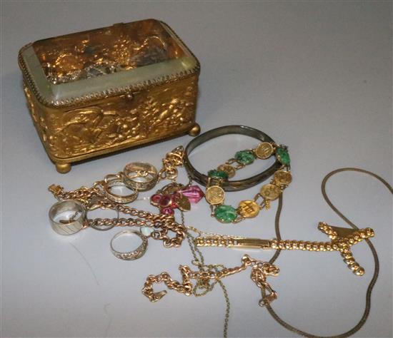 Qty of mixed costume jewellery